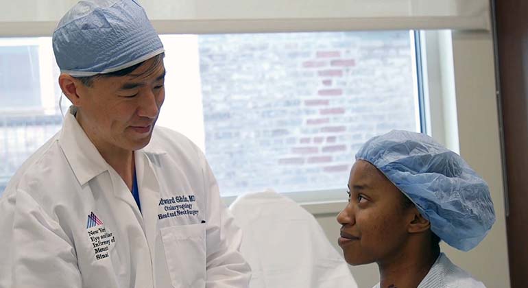 NYEE of Mount Sinai Physician Dr. Shin smiling at patient